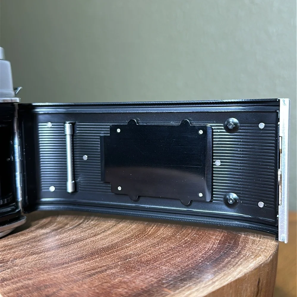 Kodak Retina Reflex S Camera + Case – for Repair/Display